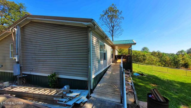 1794 Holloway Ridge Rd, Spring City, TN 37381