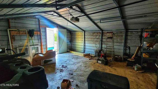 1794 Holloway Ridge Rd, Spring City, TN 37381