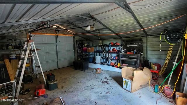 1794 Holloway Ridge Rd, Spring City, TN 37381