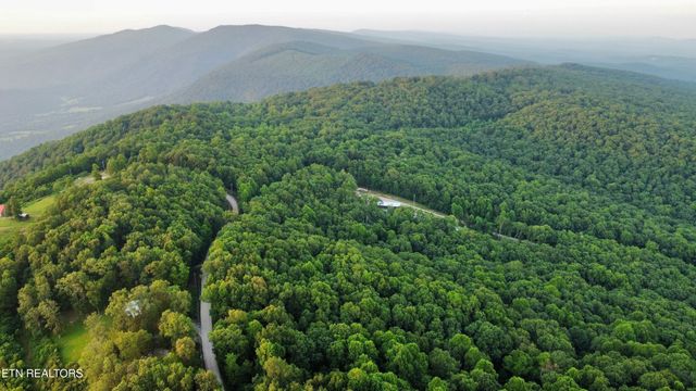 1794 Holloway Ridge Rd, Spring City, TN 37381