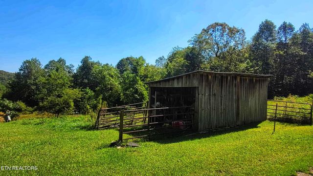 1794 Holloway Ridge Rd, Spring City, TN 37381