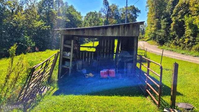 1794 Holloway Ridge Rd, Spring City, TN 37381