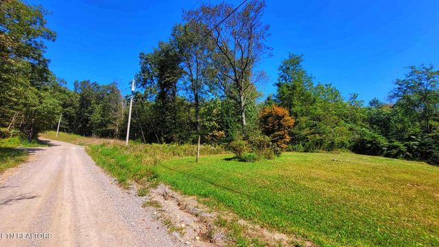 1794 Holloway Ridge Rd, Spring City, TN 37381