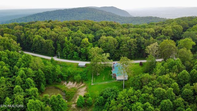 1794 Holloway Ridge Rd, Spring City, TN 37381