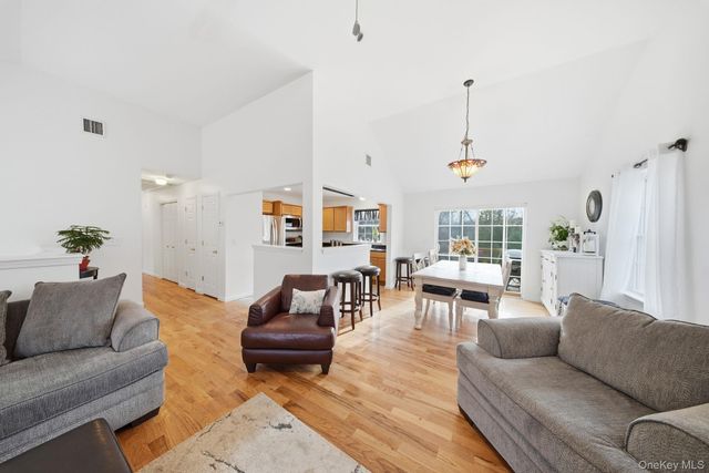 21 Hoeppner Drive, Wurtsboro, NY 12790