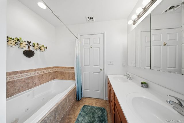 21 Hoeppner Drive, Wurtsboro, NY 12790