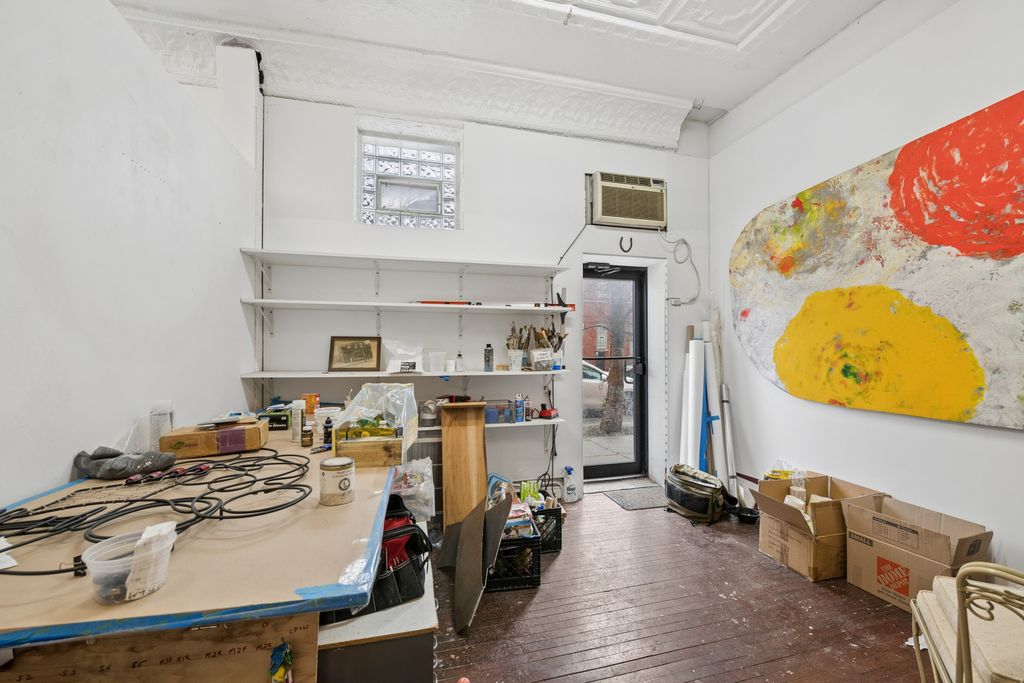 Image 2 of property listing at 2912 N Milwaukee Avenue, Chicago, IL 60618