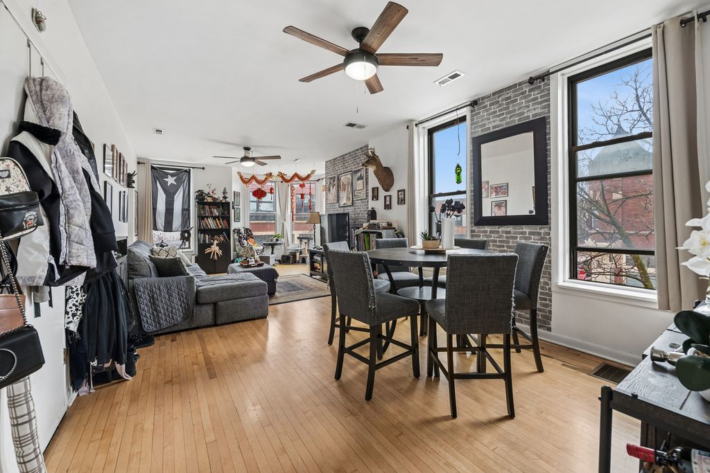 Image 18 of property listing at 2912 N Milwaukee Avenue, Chicago, IL 60618