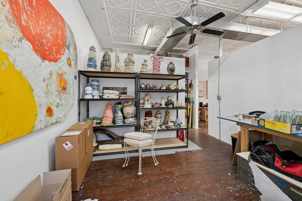 Image 3 of property listing at 2912 N Milwaukee Avenue, Chicago, IL 60618