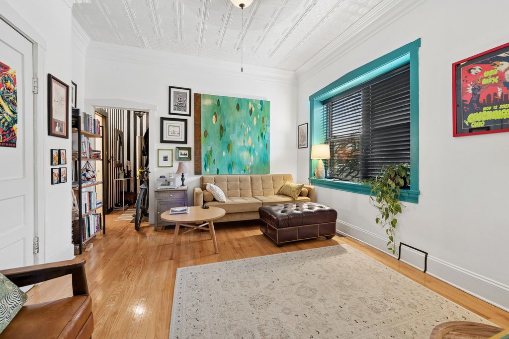 Image 25 of property listing at 2912 N Milwaukee Avenue, Chicago, IL 60618