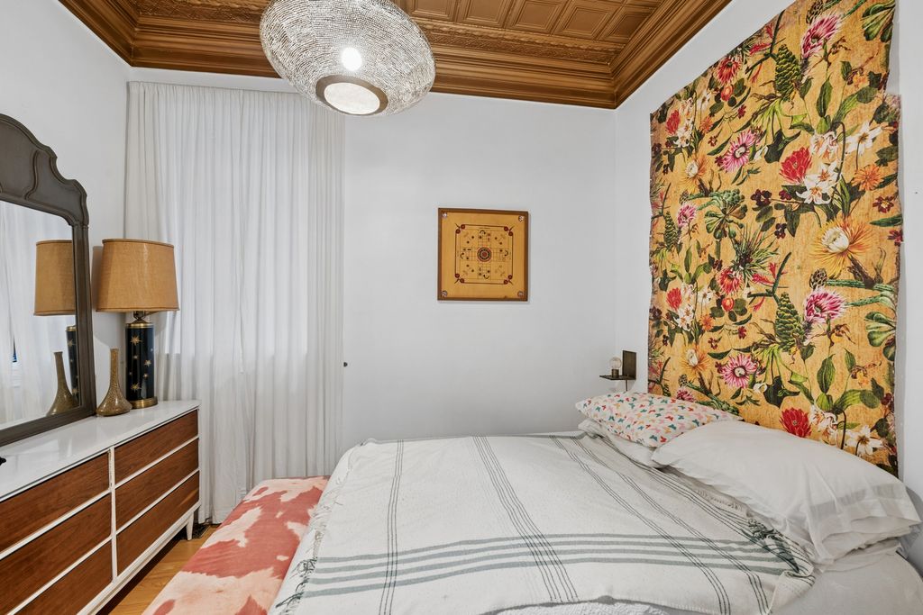 Image 26 of property listing at 2912 N Milwaukee Avenue, Chicago, IL 60618