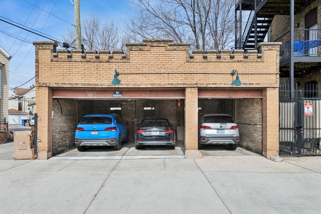Image 28 of property listing at 2912 N Milwaukee Avenue, Chicago, IL 60618