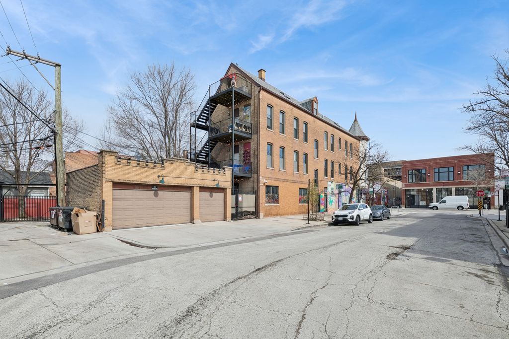 Image 29 of property listing at 2912 N Milwaukee Avenue, Chicago, IL 60618