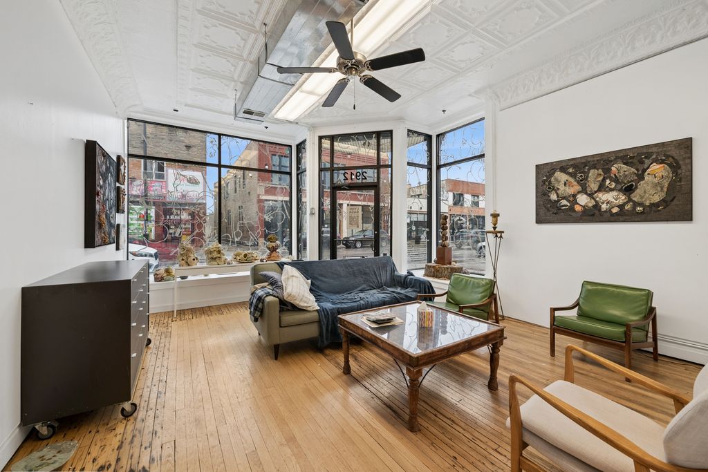 Image 7 of property listing at 2912 N Milwaukee Avenue, Chicago, IL 60618
