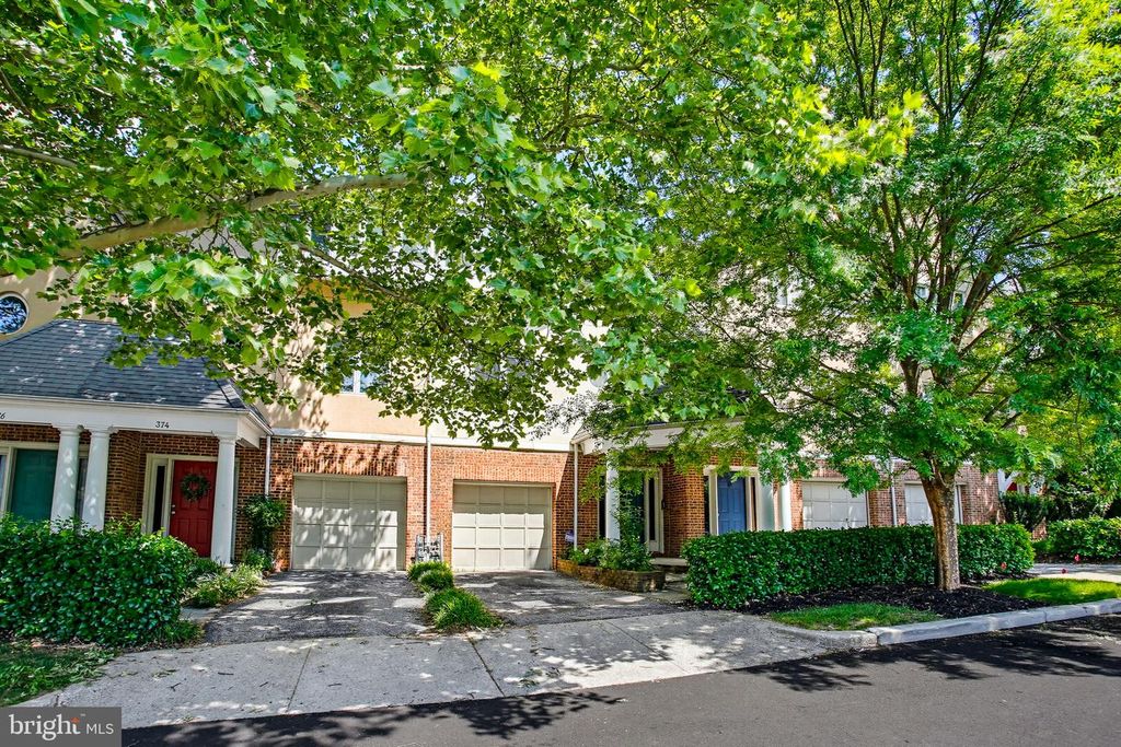 Image 1 of property listing at 372 HOMELAND SOUTHWAY, Baltimore, MD 21212