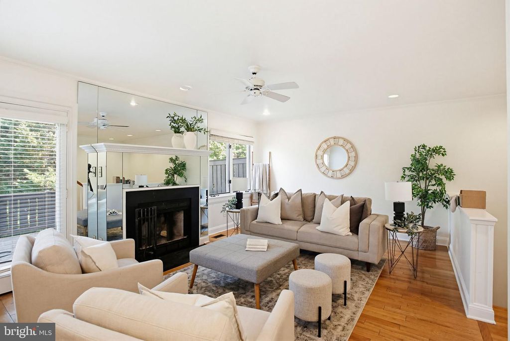 Image 9 of property listing at 372 HOMELAND SOUTHWAY, Baltimore, MD 21212