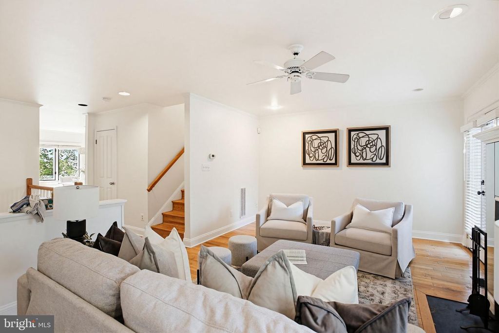 Image 10 of property listing at 372 HOMELAND SOUTHWAY, Baltimore, MD 21212