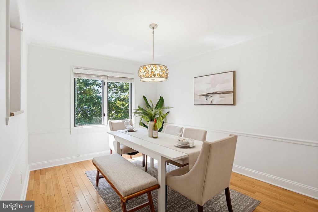 Image 11 of property listing at 372 HOMELAND SOUTHWAY, Baltimore, MD 21212