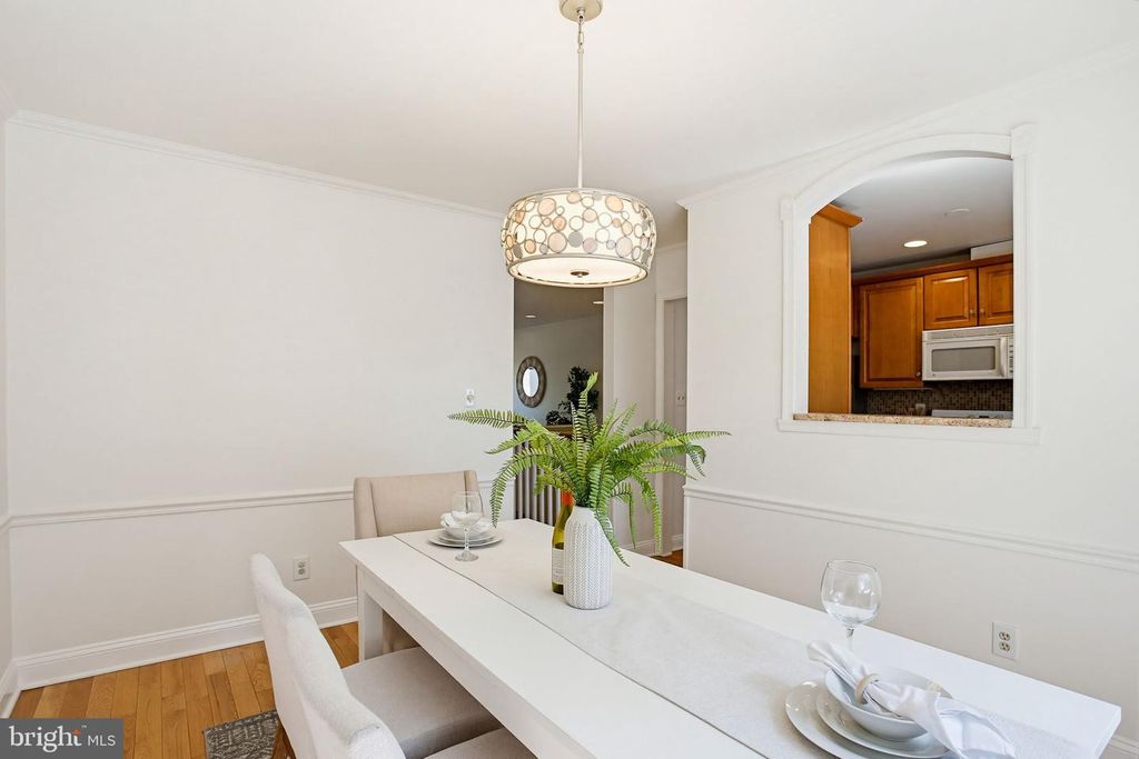 Image 12 of property listing at 372 HOMELAND SOUTHWAY, Baltimore, MD 21212