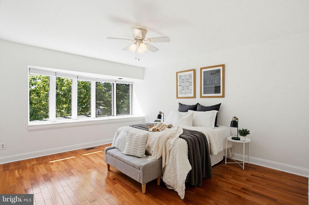 Image 18 of property listing at 372 HOMELAND SOUTHWAY, Baltimore, MD 21212
