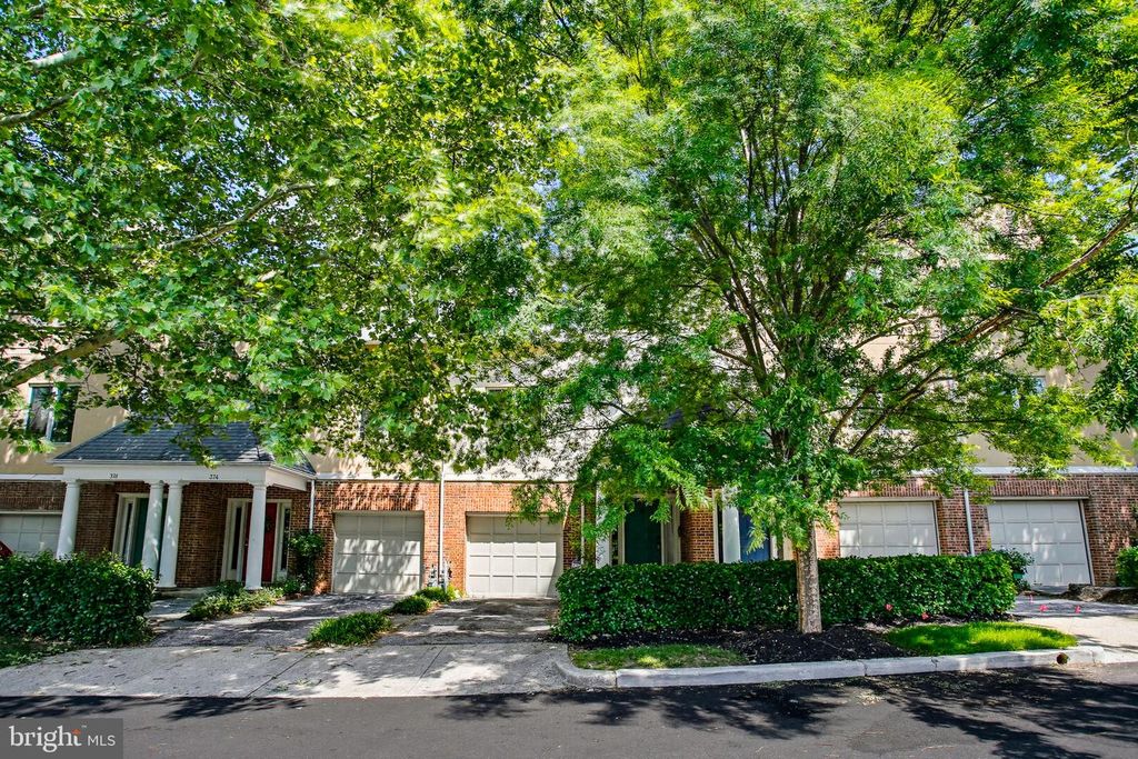Image 2 of property listing at 372 HOMELAND SOUTHWAY, Baltimore, MD 21212