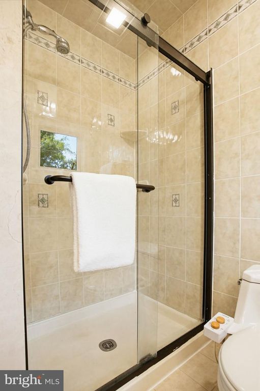 Image 21 of property listing at 372 HOMELAND SOUTHWAY, Baltimore, MD 21212