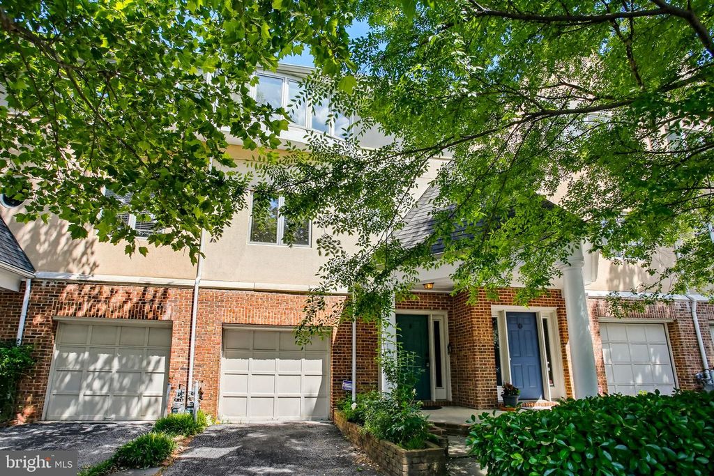 Image 3 of property listing at 372 HOMELAND SOUTHWAY, Baltimore, MD 21212