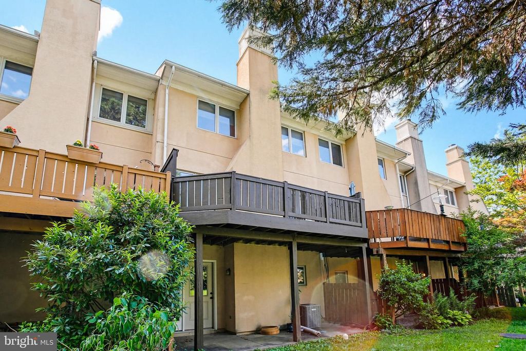Image 33 of property listing at 372 HOMELAND SOUTHWAY, Baltimore, MD 21212