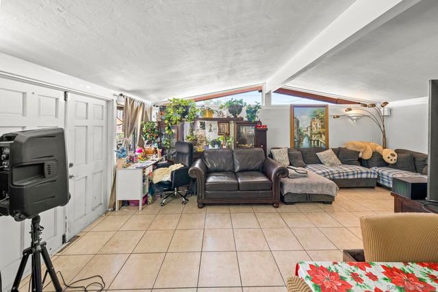 1916 S 43rd St, San Diego, CA 92113