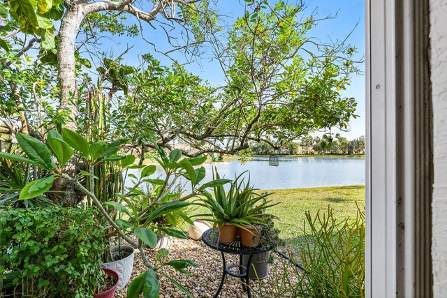 2356 Windjammer Way, West Palm Beach, FL 33411