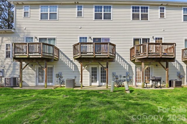 2814 Avalon Loop Road, Charlotte, NC 28269