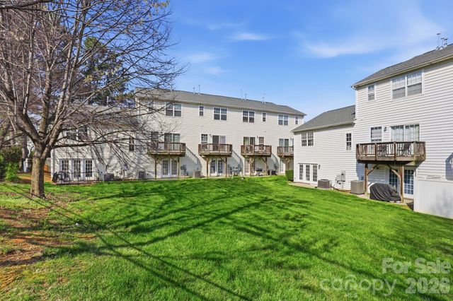 2814 Avalon Loop Road, Charlotte, NC 28269