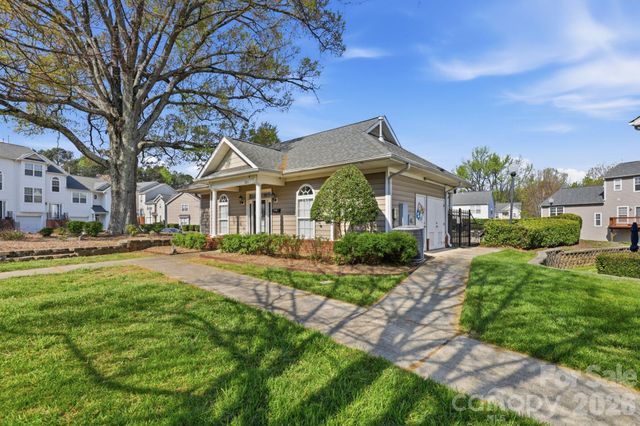 2814 Avalon Loop Road, Charlotte, NC 28269
