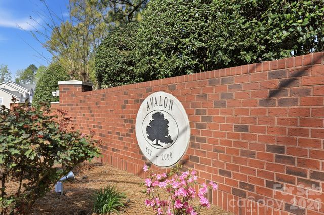 2814 Avalon Loop Road, Charlotte, NC 28269