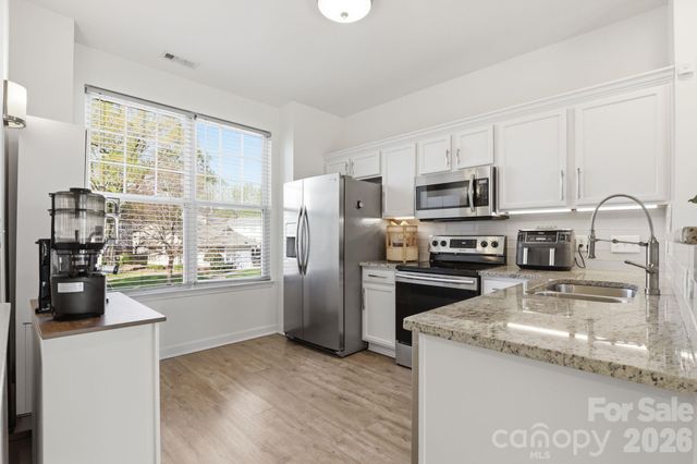 2814 Avalon Loop Road, Charlotte, NC 28269