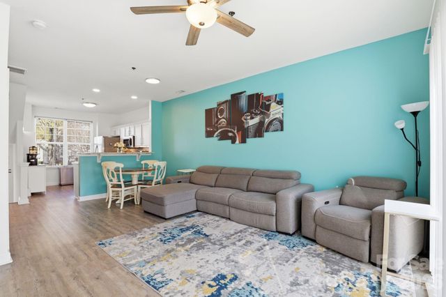 2814 Avalon Loop Road, Charlotte, NC 28269