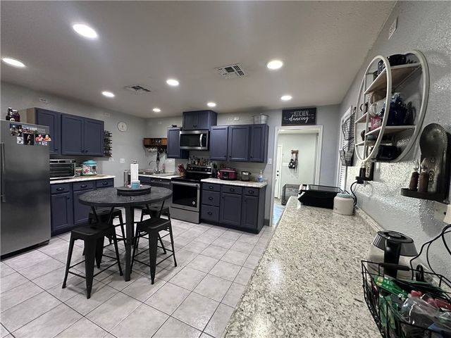 912 S 7th St, Aransas Pass, TX 78336