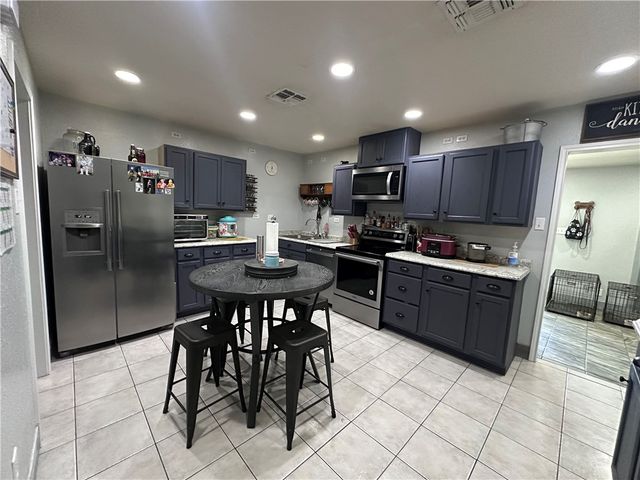 912 S 7th St, Aransas Pass, TX 78336