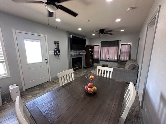 912 S 7th St, Aransas Pass, TX 78336