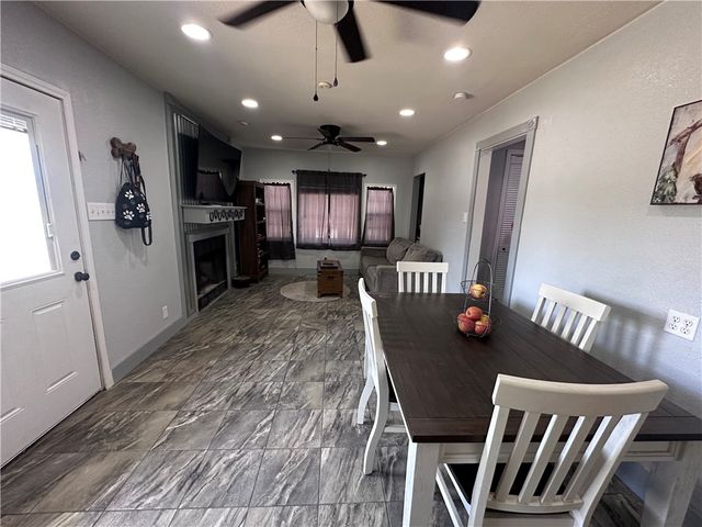 912 S 7th St, Aransas Pass, TX 78336