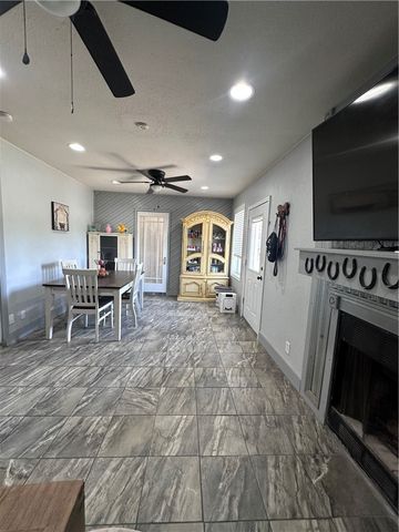 912 S 7th St, Aransas Pass, TX 78336