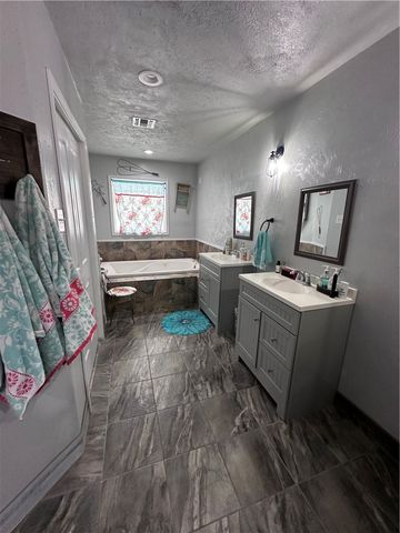 912 S 7th St, Aransas Pass, TX 78336