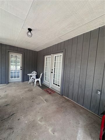 912 S 7th St, Aransas Pass, TX 78336