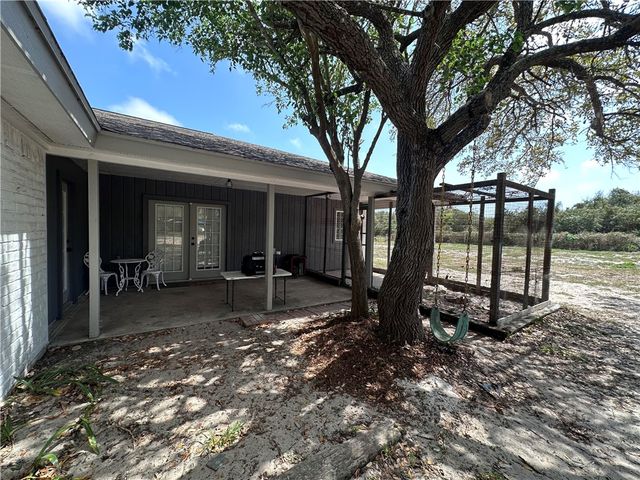 912 S 7th St, Aransas Pass, TX 78336