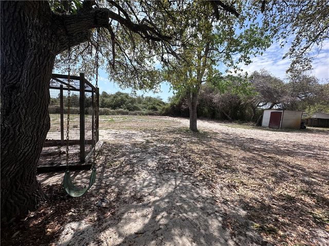 912 S 7th St, Aransas Pass, TX 78336