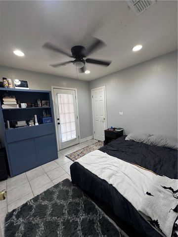 912 S 7th St, Aransas Pass, TX 78336