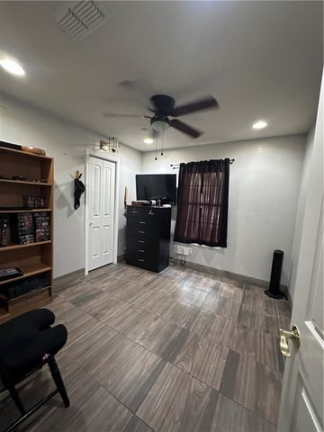 912 S 7th St, Aransas Pass, TX 78336