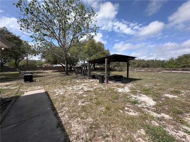 912 S 7th St, Aransas Pass, TX 78336