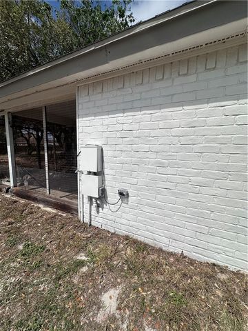 912 S 7th St, Aransas Pass, TX 78336