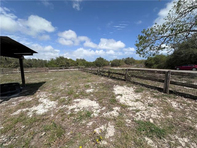 912 S 7th St, Aransas Pass, TX 78336